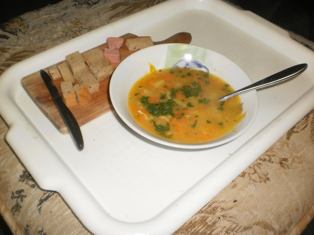 Drožďová polévka se zeleninou a brambory